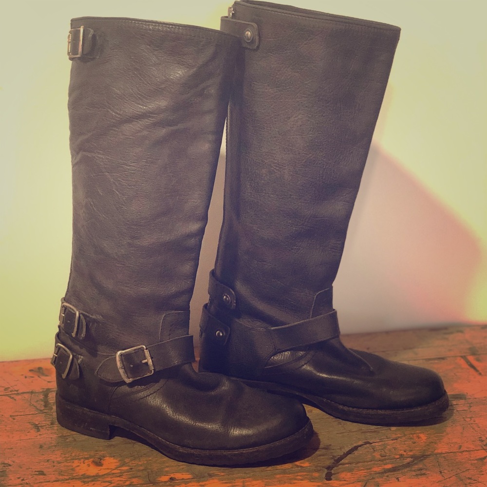 Frye Veronica Back Zip boots size 8.5